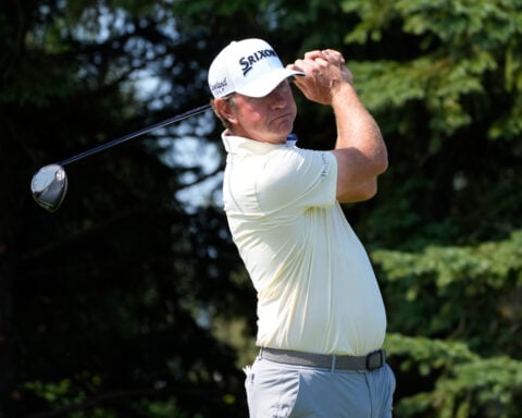 Lucas Glover removes shoes at 3M after complaints about spike marks on the greens