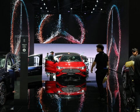 Cost cuts help Mercedes stabilise profit but China woes loom
