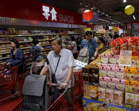 Persistently high inflation to nag global economy, say economists: Reuters poll 