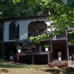 Couple’s Moroccan-themed treehouse Airbnb featured on HGTV