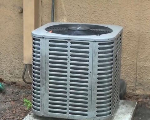 Stranger fixes AC for disabled man after he goes a year without it: "I'm thankful"