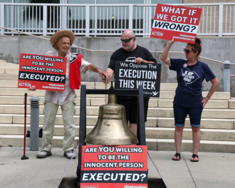 Florida puts ex-police officer to death for girl's murder, first of 2 executions set for single day
