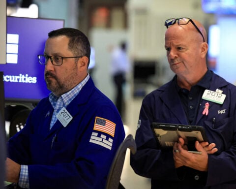 US stocks rebound ahead of Fed decision, tech earnings
