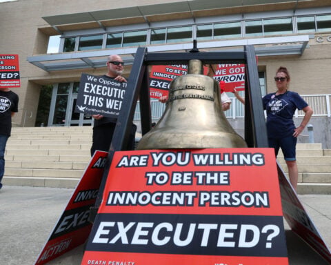 Florida puts ex-police officer to death for girl's murder, first of 2 executions set for single day