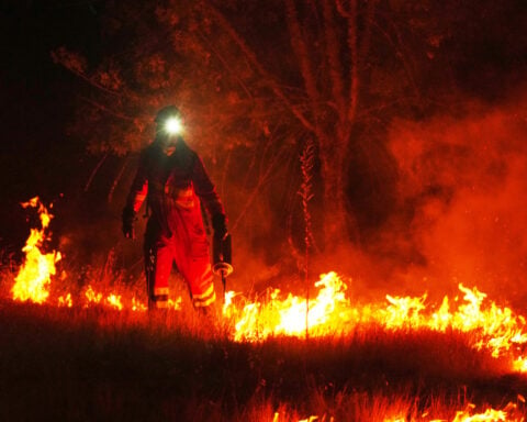 France orders 4,000 more evacuated as fires displace a third of a million across southwest Europe