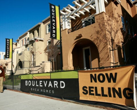 US mortgage rates climb again in latest week, many at year high
