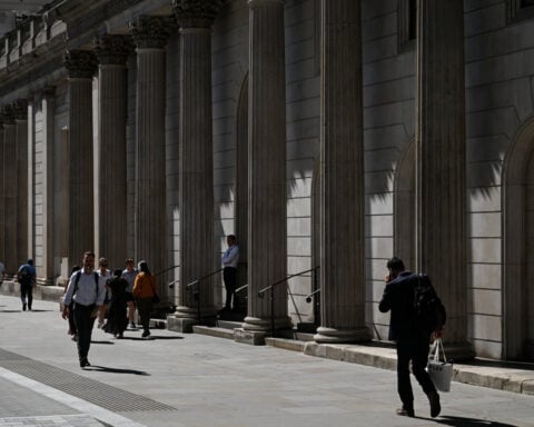 Bank of England to keep rates steady while oil prices gyrate