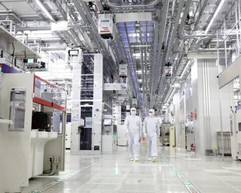 Samsung sees chip shortage extending to 2028, touts long-term supply deals