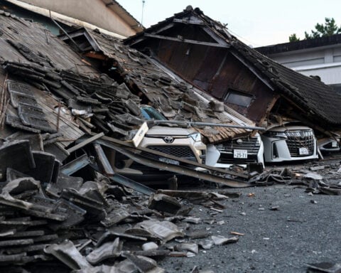 Japan quake survivors battle thirst, heat as toll rises to 17
