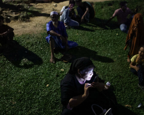 Malaysian PM says Myanmar agrees to take 5,000 Rohingya refugees from Malaysia