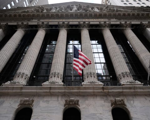 Oil prices fall, markets bounce back on mixed earnings from US tech giants
