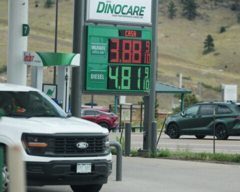 US economy grows at a sluggish 1.5% in second-quarter with inflation remaining stubbornly high