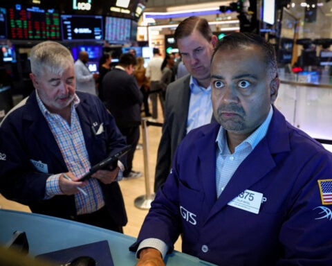 Microsoft rally lifts stocks, 30-year Treasury yield hits 19-year peak