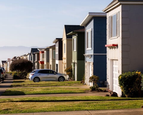 Mortgage rates climb to highest level in a year