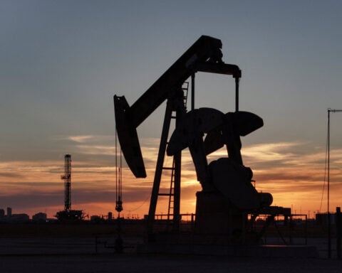 Oil prices settle up as Iran says Strait of Hormuz to stay shut