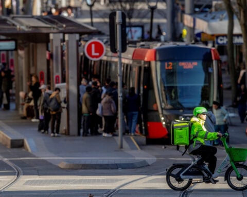 Australia sets 'world-leading' minimum pay and insurance rules for gig delivery workers