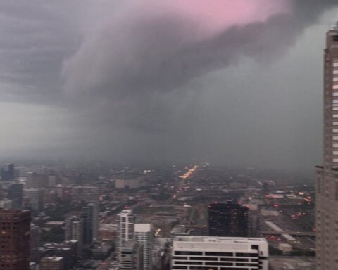 At least 2 dead, hundreds of thousands without power after severe US Midwest storms