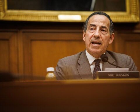 Democrats intensify scrutiny of David Ellison amid Paramount–WBD legal battle