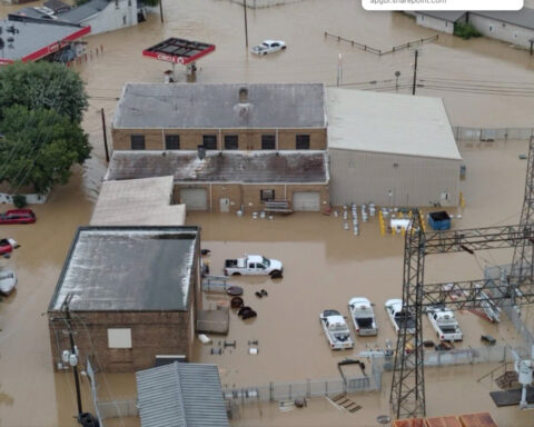 Deaths, damage reported as severe weather spawns tornadoes, flash flooding in the Midwest