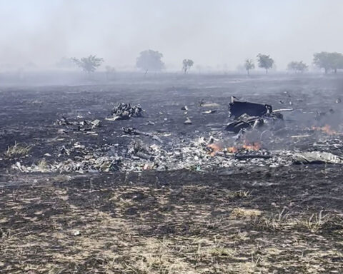 2 pilots dead after military helicopter slams into Central Texas field and catches fire