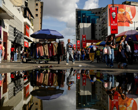 Venezuela looks to UK-held gold reserves for reconstruction as inflation surges