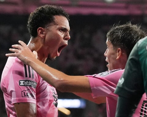 León beats Inter Miami 3-2 on Arcila's two goals as Messi returns after father’s death