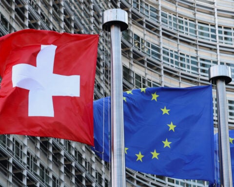 Swiss government urges parliament to reject initiative opposing EU deal