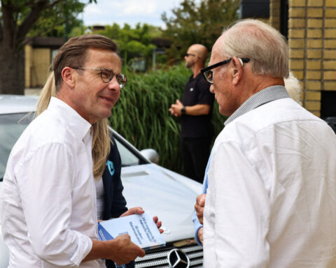 Sweden's right-wing government lags in poll, but gap narrows
