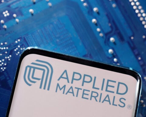 Applied Materials forecasts revenue above estimates, shares fall on high expectations