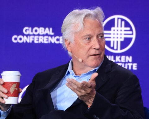 Mark Walter offered to pledge his Guggenheim stake to secure loans, Bloomberg News reports