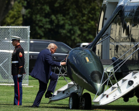 FAA says Marine One was briefly too close to passenger airplane