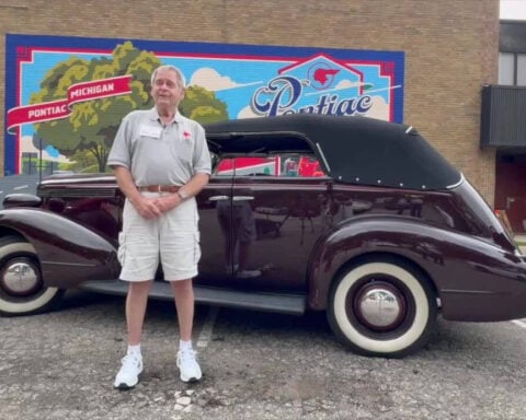 83-year-old drives 1937 Pontiac from Seattle to Pontiac for centennial celebration