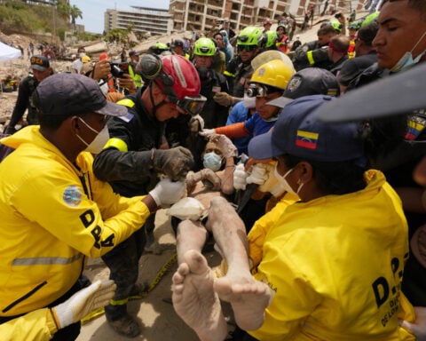 After an earthquake, how long can trapped victims survive?