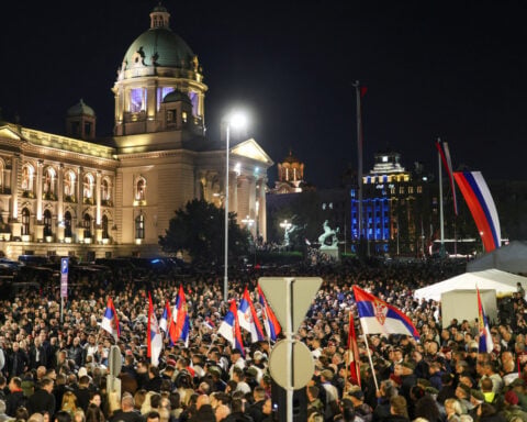 Thousands gather at pro-government rally in Serbia