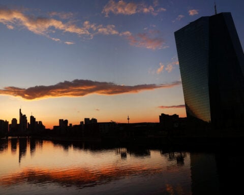 Euro zone current account surplus narrows