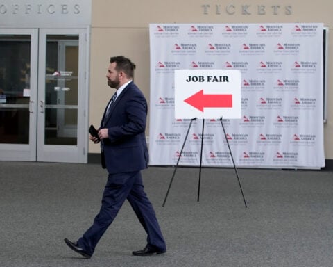US weekly jobless claims rise marginally