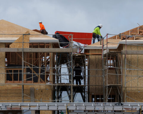 US construction spending falls in March