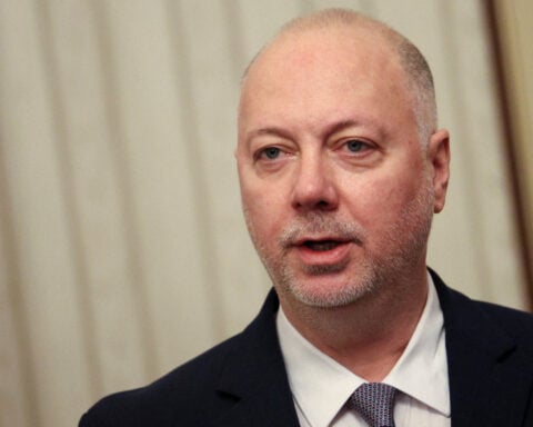 Bulgarian government survives no confidence vote