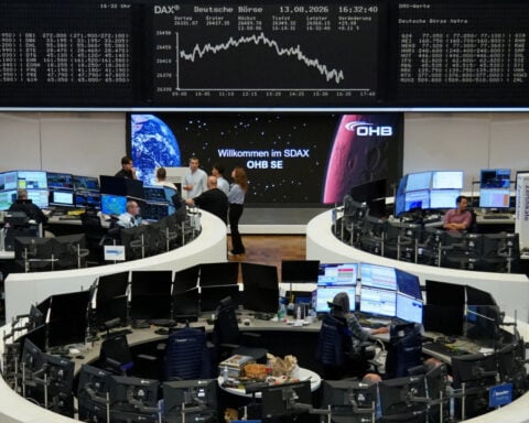European shares snap 4-week rally as higher oil prices temper strong earnings 