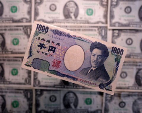 Yen stuck in twilight zone