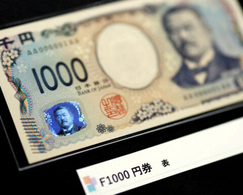 Yen's slide to weekly loss prompts bets for another intervention