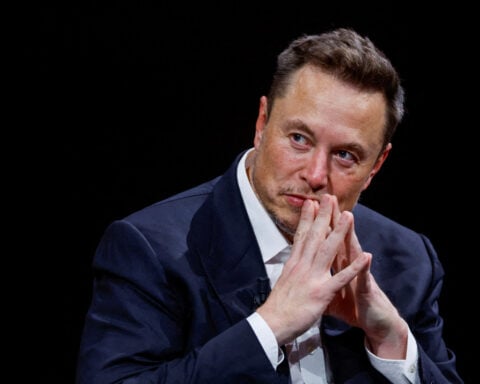 Musk discloses 48.4% stake in SpaceX in regulatory filing