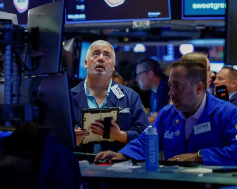 Oil prices rally, US data dents chances of Fed rate hike
