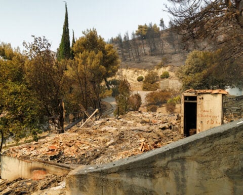 Hundreds evacuated from Croatian and Greek resorts as wildfires stretch across Europe