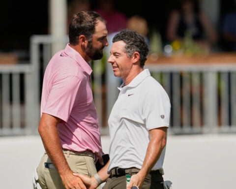 Scottie Scheffler shoots 61 to take 3-shot lead in Memphis in playoff opener