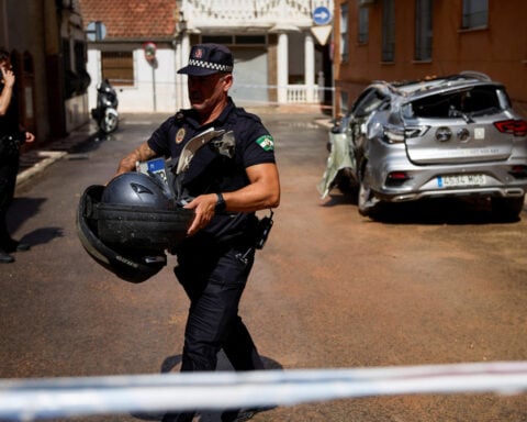 Earthquake hits Spanish city of Granada, buildings and cars damaged