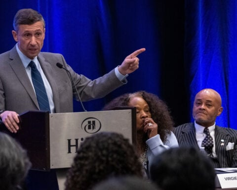 Democrats disagree over abolishing or reforming ICE at DNC meeting