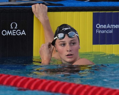 China's Yu Yiting edges past Summer McIntosh to win Pan Pacs 200 IM