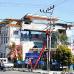 Thousands evacuate after Indonesia quake kills 51, cuts roads
