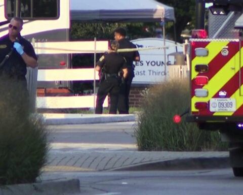 1 killed, 4 injured in shooting at park in Kentucky